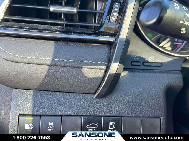 2022 Toyota Camry Hybrid SE