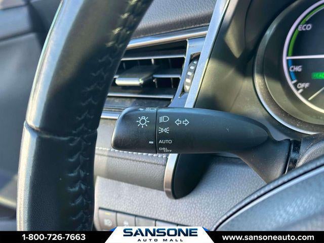 2022 Toyota Camry Hybrid SE