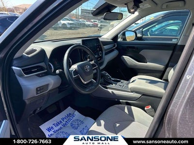 2022 Toyota Highlander LE