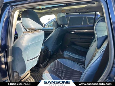 2025 Toyota Highlander Hybrid Platinum