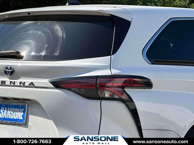 2021 Toyota Sienna LE 8 Passenger
