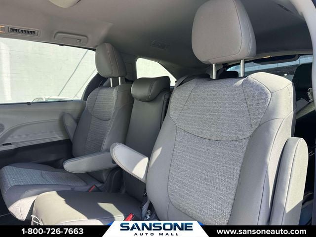 2021 Toyota Sienna LE 8 Passenger