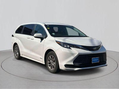 2021 Toyota Sienna LE 8 Passenger