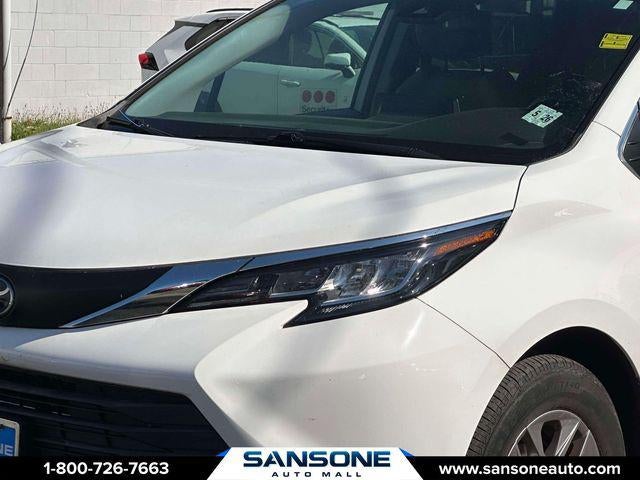 2021 Toyota Sienna LE 8 Passenger
