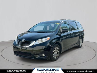 2014 Toyota Sienna XLE 8 Passenger