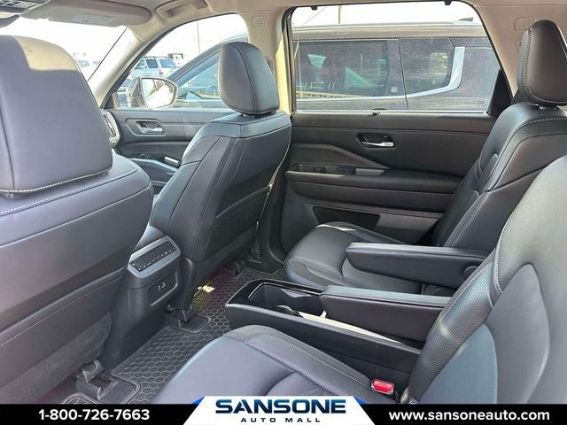 2024 Nissan Pathfinder SL