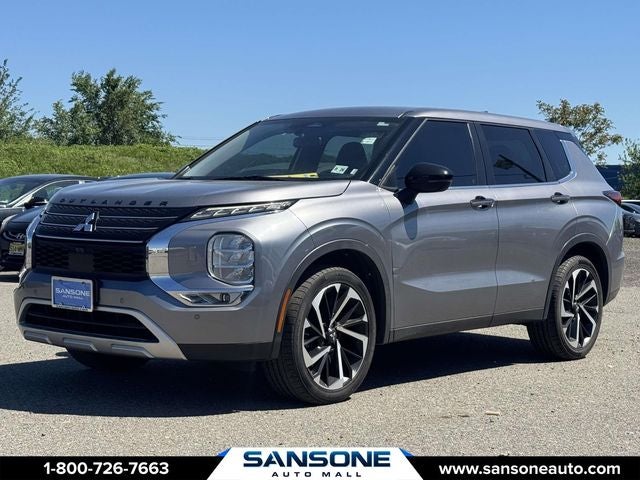 2022 Mitsubishi Outlander Base