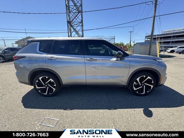 2022 Mitsubishi Outlander Base
