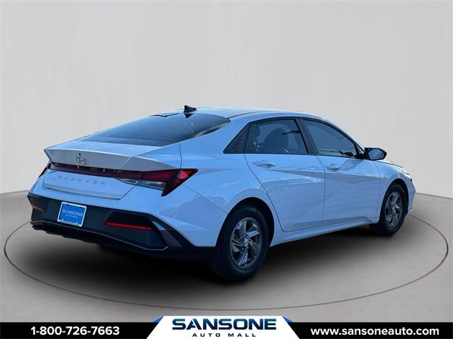 2024 Hyundai Elantra SE