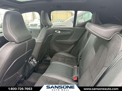 2022 Volvo XC40 R-Design